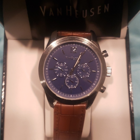 Van Heusen Other - Van Heusen mens watch